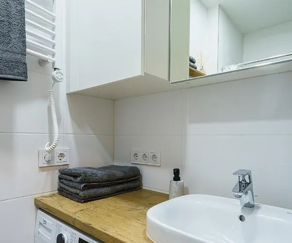 Modern Rustic In Center-prime Διαμέρισμα *